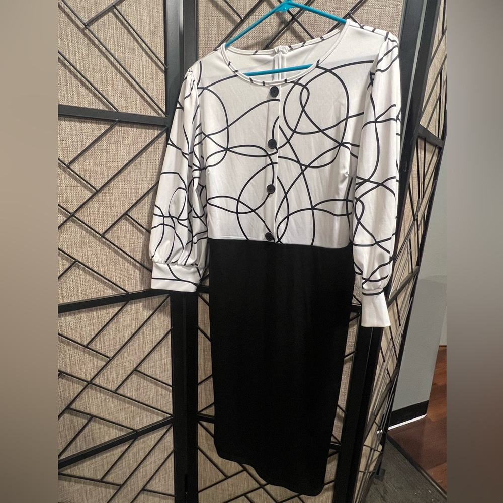 Elegant Black and White Women's Dress - XXL